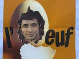 une image représentant une affiche de film sur laquelle figure le visage d'un homme dans une coquille d'œuf