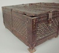 PAKISTAN, fin XIXème siècle. Coffre en bois richement sculpt… (photo 4)