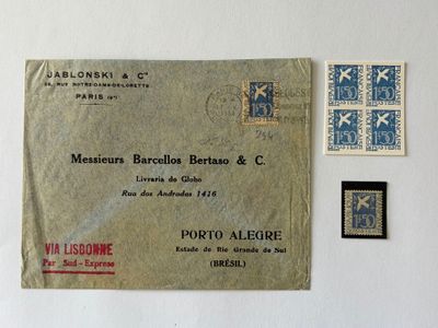 un morceau de papier sur lequel figurent quelques timbres