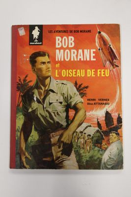 la couverture d'un livre sur laquelle figure l'image d'un homme en uniforme militaire