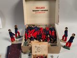 une boîte contenant tout un tas de petits soldats