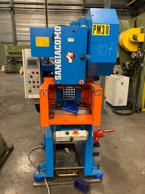 Presse mécanique SANGIACOMO modèle T 20 CE de 2023 avec sécu…