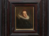portrait d'un homme vêtu d'un manteau noir à col blanc
