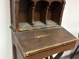 an old wooden desk with a sign on top of it that says le bottin