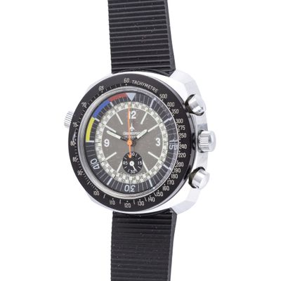 une image d'une montre en gros plan sur fond blanc