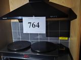 une plaque de cuisson noire sur laquelle figure un chiffre