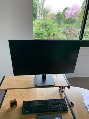 Ensemble soit : - 1 table basse d'appoint