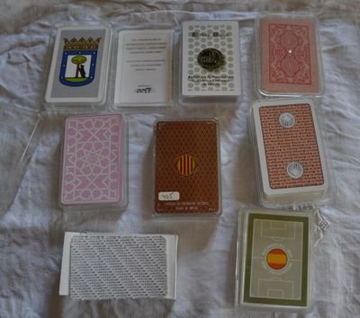 Lot de huit jeux aux enseignes fantaisie Espagnoles moderne …