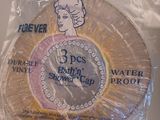 une assiette en plastique sur laquelle est représentée une femme
