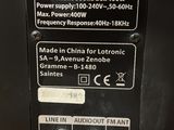 une image montrant un gros plan du panneau de commande d'une machine