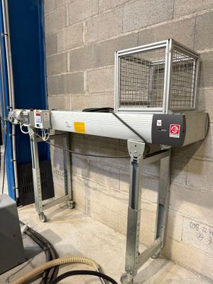 a machine that is sitting on the floor next to a wall