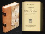 un vieux livre posé sur une table à côté d'un autre livre