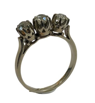 BAGUE en or blanc 750/1000 sertie de 3 diamants tailles anci…