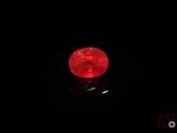 l'image d'un diamant rouge sur un fond noir