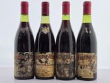 trois bouteilles de vin sont alignées sur une table
