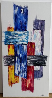 peinture représentant des formes abstraites sur une toile blanche posée sur un support en bois