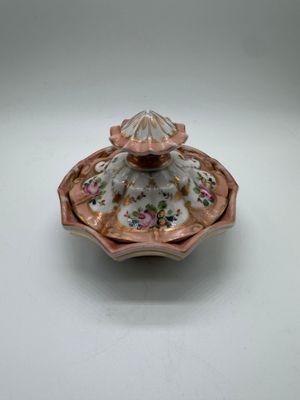 an image of a small bowl with a lid and flowers on it