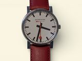 gros plan d'une montre-bracelet avec un bracelet rouge