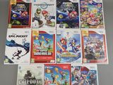 Les jeux Nintendo Wii sont tous alignés sur la table.
