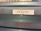 a sticker on the back of a car that says vauto