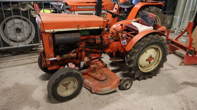 Micro-tracteur HOLDNER B16, équipée d’une barre de coupe de 120 c...