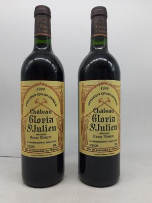 deux bouteilles de vin posées l'une à côté de l'autre sur une table
