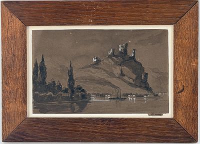 une vieille photo représentant un château sur une colline, avec un lac au premier plan