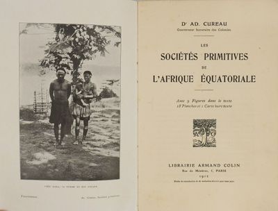 un livre sur lequel figure la photo d'un homme et d'une femme debout l'un à côté de l'autre