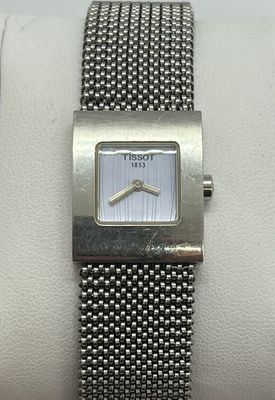TISSOT Montre de dame modèle 1853 en acier. Boîtier carré. C…