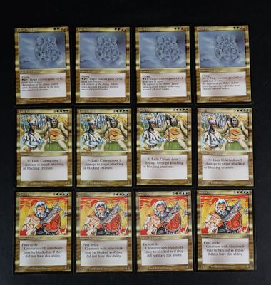 Les cartes sont toutes de couleurs et de tailles différentes pour chaque personnage.