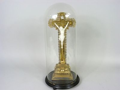 a gold statue of jesus under a glass dome