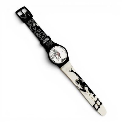 une image représentant une montre-bracelet au design en noir et blanc