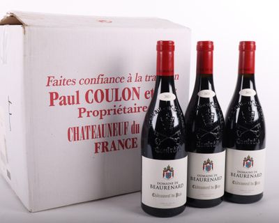 trois bouteilles de vin rouge devant une boîte blanche