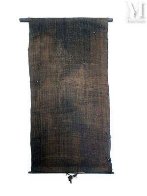 une image représentant un morceau de tissu accroché à un mur