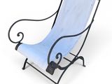 l'image d'une chaise posée sur une surface blanche