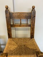 QUEYRAS. Paire de chaises en pin cembro et noyer à décor à l… (photo 4)