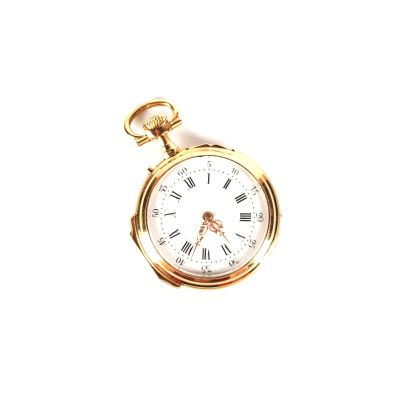 une montre de poche en or avec des chiffres romains
