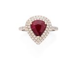 une bague sertie d'un rubis en forme de poire et de diamants