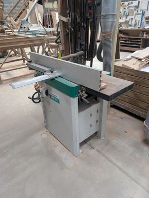 a picture of a table sawing machine in a wood shop