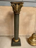 Colonne décorative de style classique avec un chapiteau scul… (photo 2)