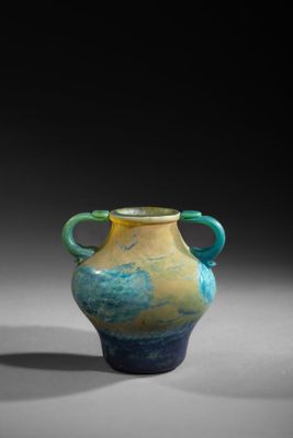 DAUM NANCY Vase en verre marmoréen bleu vert et jaune à deux…