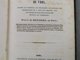un vieux livre écrit posé sur une table