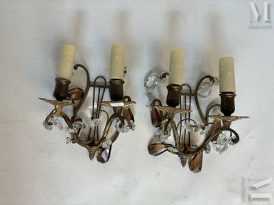 paire d'appliques murales anciennes en laiton ornées de pendants en cristal
