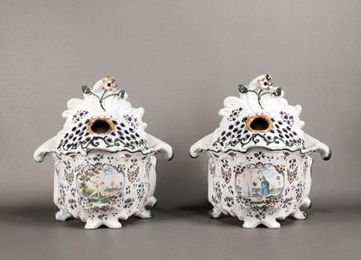 paire de figurines en porcelaine française du XIXe siècle représentant un homme et une femme