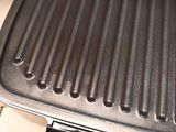 a grill that is sitting on top of a counter