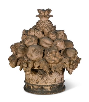 un vase orné d'une volée d'oiseaux