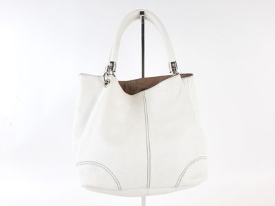 Lancel sac cabas modèle French flair en cuir grainé blanc.