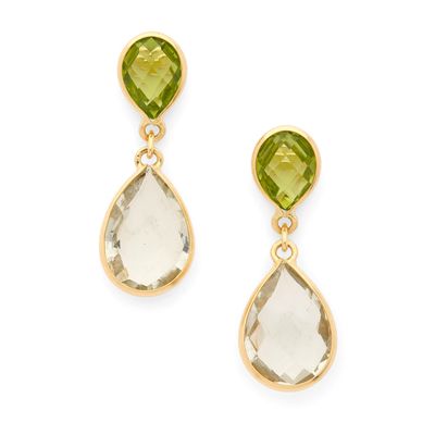 une paire de boucles d'oreilles ornées de pierres vertes et blanches