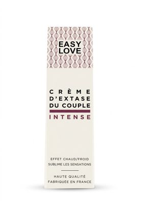un flacon de crème intensive pour les yeux « Easy Love » sur fond blanc