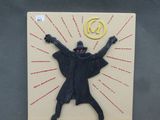 sculpture représentant un homme tenant un frisbee dans ses mains